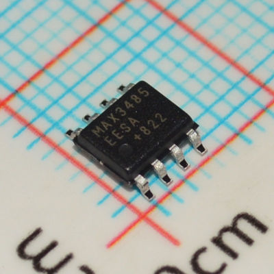 MAX3485EESA 3.3V RS-485/RS-422 Alıcı-Verici 10Mbps 1/8 Birim Yük (256 Düğüm) ±15kV ESD SOIC-8 -40°C ila +85°C