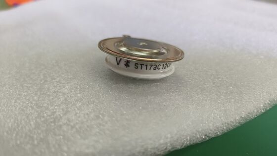 VS-ST303C12CFK0 1200V 300A IGBT Modülü Düşük Vce ((sat) Düşük Kayıp Yüksek Sertlik Endüstriyel Sürücüler ve UPS Inverterleri İçin Entegre NTC Hızlı Değişimi