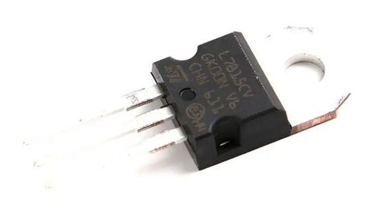 L7815CV-DG 15V 1.5A Doğrusal Düzenleyici TO-220 Termal/Kısayol Koruması ±4% Doğruluk -40°C'den +125°C'ye kadar
