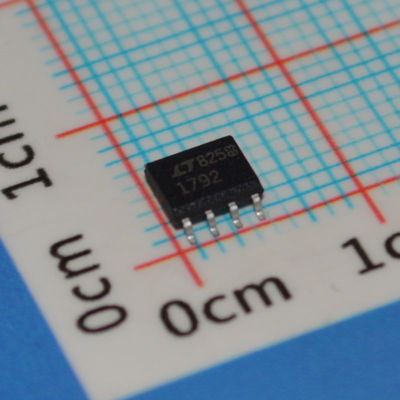 LT1792CS8 1.5A Düşük Kayıp Düzenleyicisi 3.3V/5V/ADJ 1V Kayıp ± 1% Doğruluk SO-8 -40°C'den +125°C'ye Düşük Gürültü