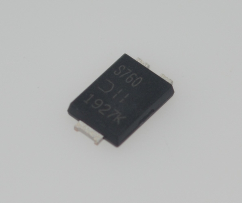 PDS760-13 760W Yüksek Güç Yoğunluğu 12V/63A Çıkış %93 Tepe Verimlilik Aktif PFC Kompakt 1U Boyut Tam Koruma (OVP/OCP/SCP) -40°C ila +70°C Çalışma Endüstriyel ve Telekom Sistemleri için İdeal