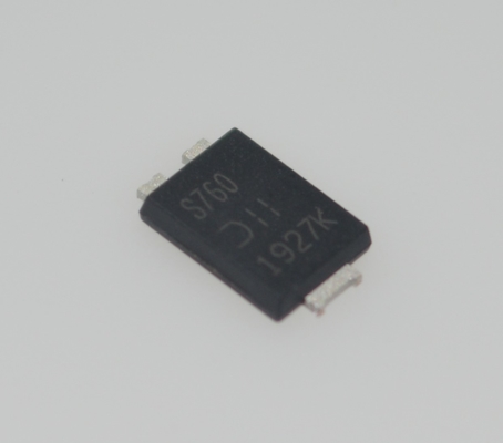 PDS760-13 760W Yüksek Güç Yoğunluğu 12V/63A Çıkış %93 Tepe Verimlilik Aktif PFC Kompakt 1U Boyut Tam Koruma (OVP/OCP/SCP) -40°C ila +70°C Çalışma Endüstriyel ve Telekom Sistemleri için İdeal