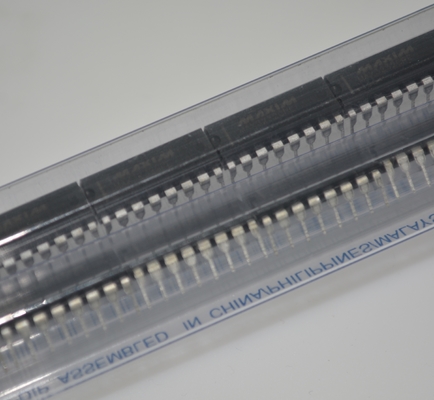 MAX3232CPE RS-232 Alıcı-Verici ±15kV ESD Koruması 3.0-5.5V Geniş Voltaj 1μA Düşük Güç 250kbps Veri Hızı 2 Sürücü/2 Alıcı DIP-16 Endüstriyel İletişim için Paket