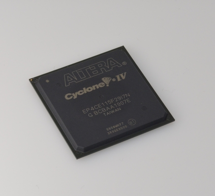 EP4CE115F29I7N Cyclone IV FPGA 114K LE 3.9Mbit RAM 266MHz Hız 1.2V Çekirdek Gerilimi 622 I/O Pini PCIe Desteği Endüstriyel Sıcaklık (-40°C ila 100°C) RoHS Uyumlu 780-Pin FBGA Paketi