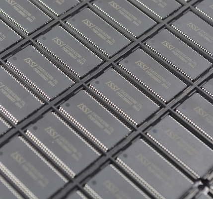 IS42S16320B-7TL SDRAM 64Mb yoğunluk 166MHz Hız 3.3V İşlem 16Mx16 Örgüt LVTTL Arayüz Endüstriyel Sıcaklık (-40°C ~ 85°C) Kompakt TSOP-II Paketi Yüksek güvenilirlik