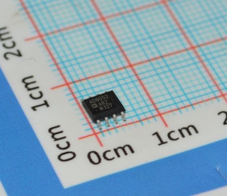 AD8052AR Yüksek Hızlı 300MHz Op Amp Düşük Gürültü 4.5nV/√Hz 5V İşlem Demiryoldan Demiryoluna Çıkış Düşük Distorsiyon ve Video/ADC tamponları için 160mA Çıkış Sürümü