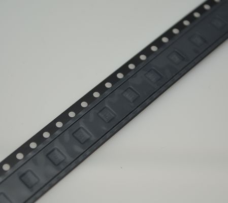 TPS63070RNMR Buck-Boost Değiştiricisi 2.5-12V Giriş 2A Değiştiricisi % 96 Verimlilik 1.8-5.5V Düzenlenebilir Çıkış Gücü Tasarruf Modu 25μA IQ Zorlu PWM 3x3mm QFN Paketi