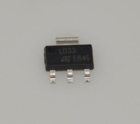 LD1117S33CTR 3.3V LDO Voltaj Düzenleyicisi 1A çıkışlı düşük düşme voltajlı yüksek hassasiyetli aşırı akım ve termal koruma seramik kondansatörlerle kararlı SOT-223 Paketi