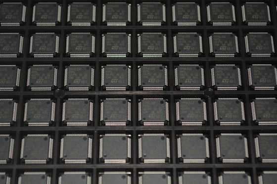 STM8L052R8T6 The Ultimate Ultra-Low-Power 8-bit MCU with 64KB Flash 8KB RAM Advanced Peripherals LCD AES ADC DAC and Extended Temperature Range for Robust Cost-Sensitive Applications