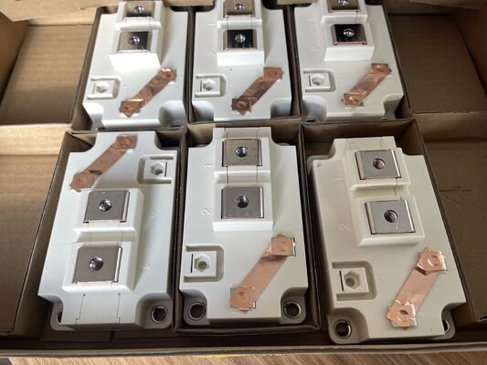 FZ600R12KE4HOSA1 1200V/600A IGBT Modülü Düşük VCE ((sat) Yüksek Hızlı Değiştirme Düşük Kayıp Baskı-Uyumlu Pinler İzole Altı Plaka NTC Sensörü Endüstriyel Sınıf Ağır Güçlü Sürücüler ve Rüzgar Değiştiricileri için