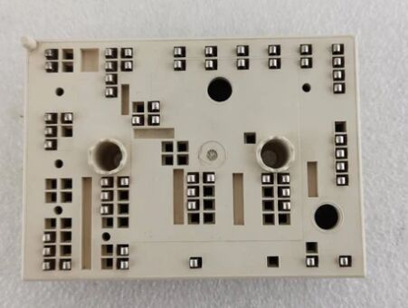 35ACC12F4V1 12V 3.5A Otomobil PNP Transistörü Düşük VCE (sat) 250mV Yüksek Akım Kazancı SOT-223 Paketi AEC-Q101 Araçlarda Yük Değiştirme ve Motor Kontrolü için Kalifiye