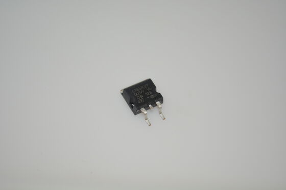 L7812CD2T 12V 1A Doğrusal Voltaj Düzenleyicisi Sabit Çıktı Isı Aşırı Yüklenme Koruması Kısa devre Koruması Akım Sınırlayıcı TO-263 Paketi Yerel Güç Tedarik Düzenlemesi İçin