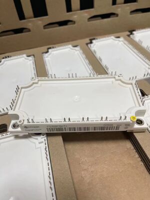 FS150R12KT4 1200V 150A Altı IGBT Modülü Düşük VCE (sat) Yüksek verimlilik 10μs Kısa devre sağlamlığı Entegre NTC Kompakt EconoPACK+ Tasarımı Düşük anahtarlama kaybı Sürücüler ve UPS için idealdir