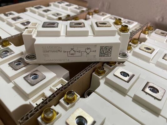 SKM400GB12T4 1200V 400A Çift IGBT Modülü TRENCHSTOP™ IGBT4 Düşük VCE(sat) 1.75V 10µs SC Kapasiteli CAL Diyot Düşük Anahtarlama Kayıpları SEMITRANS3 Yüksek Güç Sürücüleri İçin UL Sertifikalı