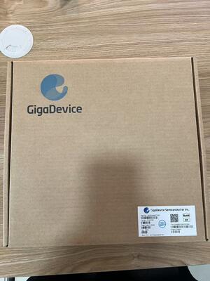 GD25Q80ETIGR 8Mbit NOR Flash 133MHz Quad SPI 532Mbit/s Transfer 100K Dayanıklılık 20Y Veri Saklama 2.7V-3.6V Düşük Bekleme 11uA SOP-8 IoT ve giyilebilir cihazlar için