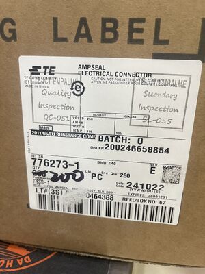 776273-1 3 Pozisyon 1.5mm Pitch Kablo-dan-Karta Konnektör Dikey Delikli Kılıflı Kilitleme Rampalı Polarize 2A Dereceli Otomotiv ve Endüstriyel Sensörler İçin