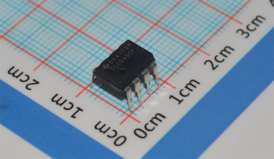 TLC549CP 8-bit ADC 40ksps 4MHz Saati Tek Kaynak 3-6V DIP-8 ±0.5LSB INL Düşük Güç <15mW -40°C'den +85°C'ye
